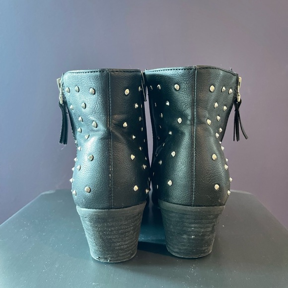 Womens ankle boot with studs - Picture 2 of 3